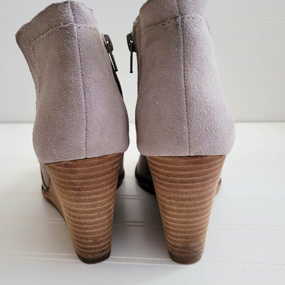 Lucky Brand Boots Size 8 Light Gray Yabba Ankle Booties Cut Out Side Zip Wedge - Picture 5 of 16